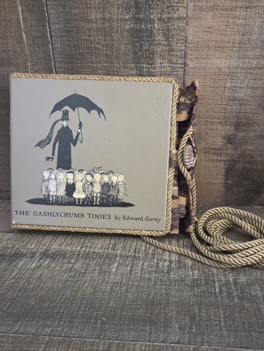 BeeZ by Scranton Edward Gorey The Gashlycrumb Tinies Vintage Book Purse Crossbod